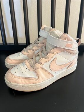 ❤️3/$25 (2) Nike Kids Sneakers in White & Pink